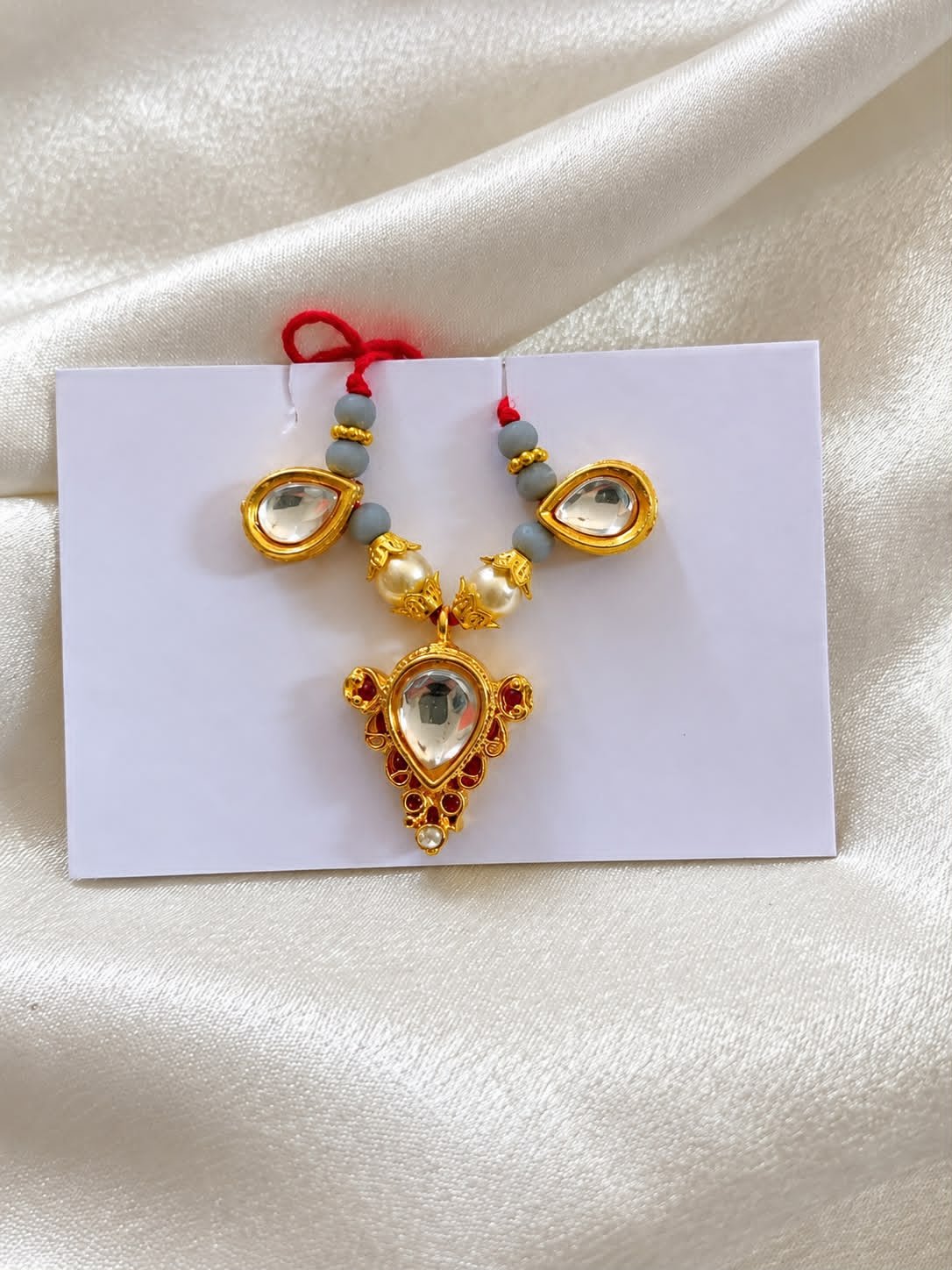 Grey pearl kundan necklace