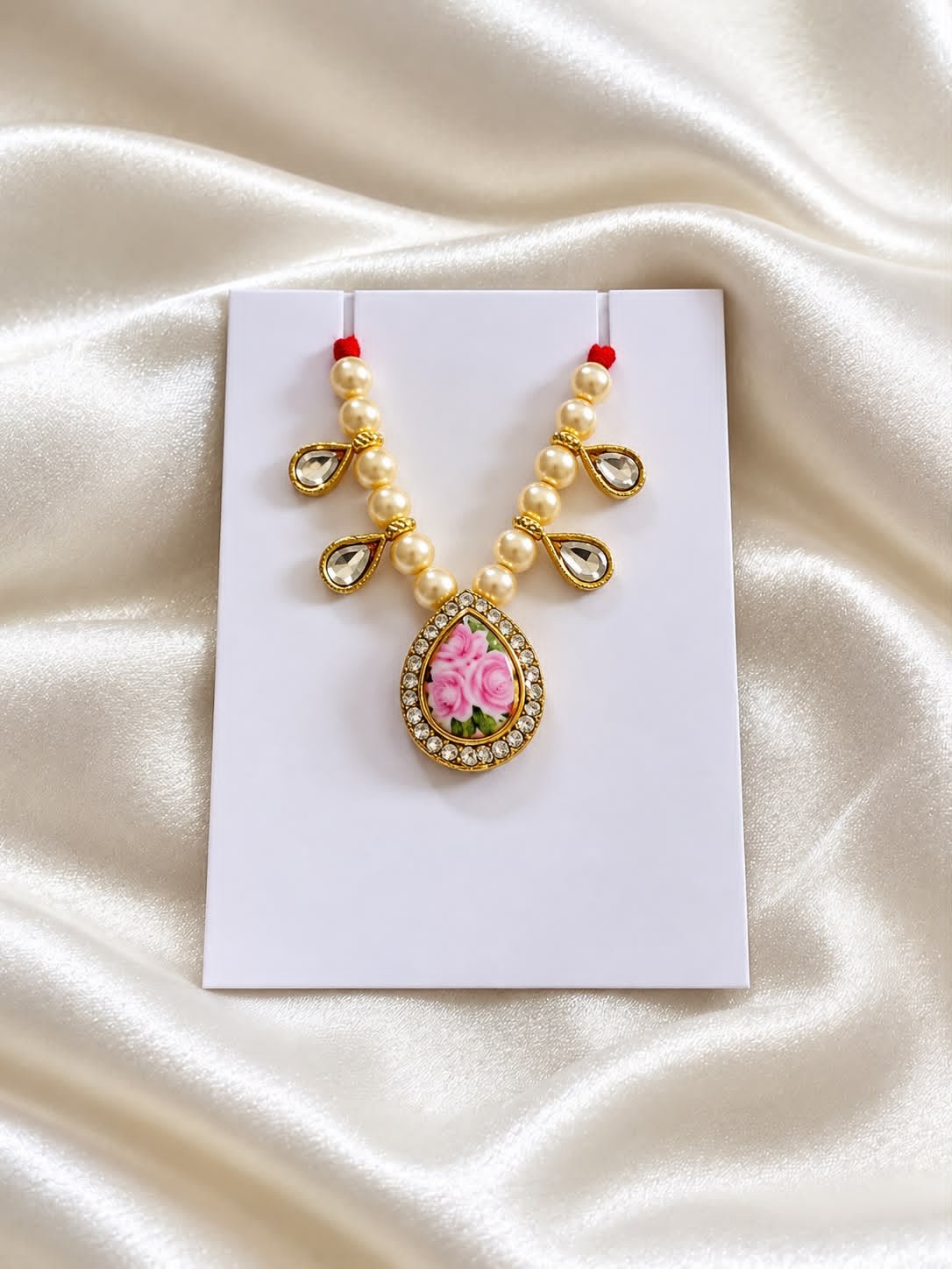 Pearl floral pendant jewellery